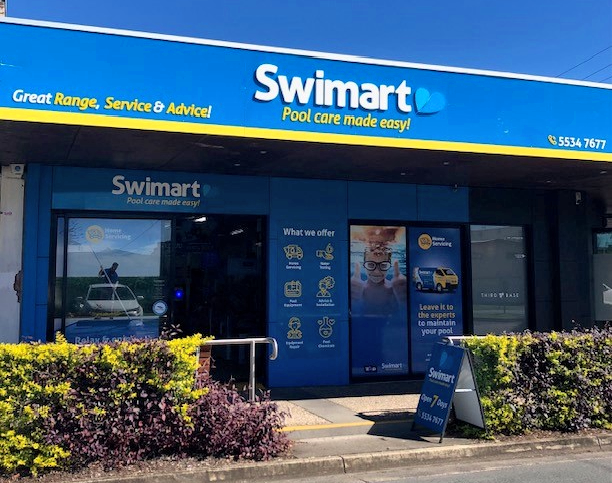 Photo of the Swimart Palm Beach QLD local pool shop and staff.