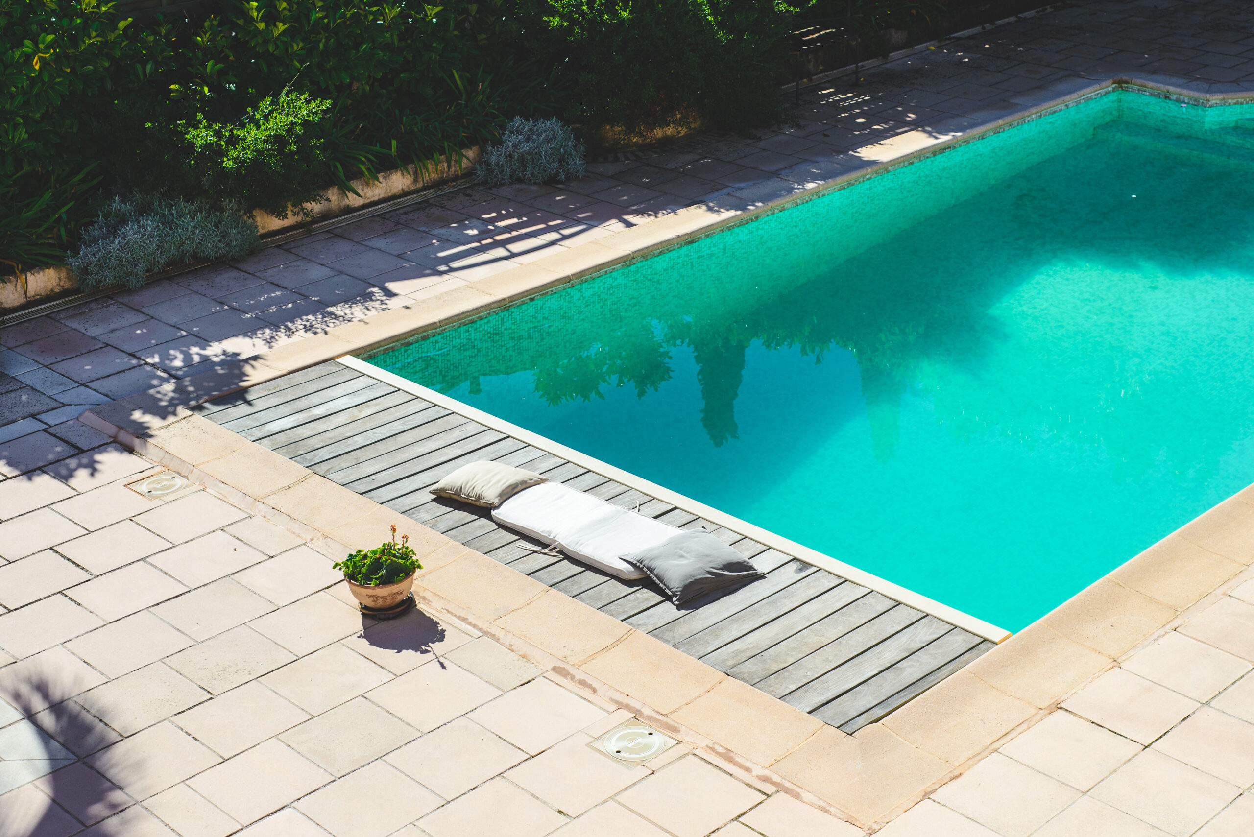 Photo For Swimart Top Tips To Choose Pool Tiles